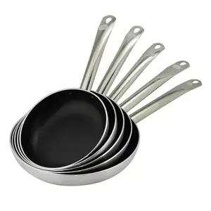 18 cm wok Suppliers-Offre Spéciale Tri pli collé casserole cuisine en alliage d'aluminium 22cm poêle frite oeuf Steak moderne Wok