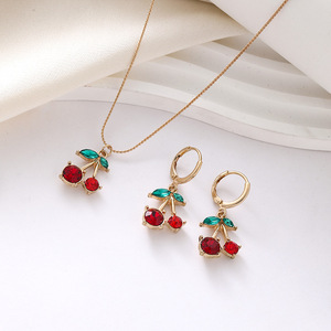 Set di Gioielli con Collana e Orecchini a Forma di Ciliegia per Donne, Stile Estivo Dolce e Fruttato, Accessori alla Moda - Product Image 3