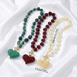 <span class=keywords><strong>Collana</strong></span> con <span class=keywords><strong>Ciondolo</strong></span> a Cuore Grande in Stile Retrò Europeo-Americano, Perline in Resina, Design Semplice e Carino - Product Image 2