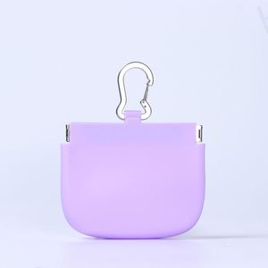Nouvelle pochette de rangement en silicone pour pièces de monnaie avec sangle de transport et boucle, enveloppe rouge en silicone, pochette de rangement pour écouteurs et clés - Product Image 1