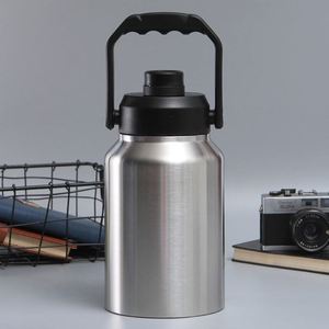 Botella de Agua de Acero Inoxidable Aislada al Vacío de 64oz/128oz, Termo con Asa y Pajita - Product Image 5