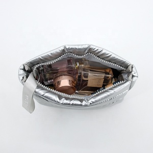 <span class=keywords><strong>2025</strong></span> Mới Tùy Chỉnh Thiết Kế Thời Trang Mềm Mại Puffy Không Thấm Nước Túi Mỹ Phẩm Bán Buôn Xuống Vải Sử Dụng Hàng Ngày Trang Điểm <span class=keywords><strong>Nylon</strong></span> Dây Kéo <span class=keywords><strong>Pouch</strong></span> - Product Image 2