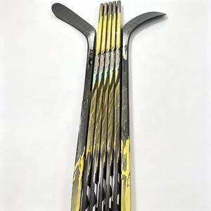Palos de Hockey sobre Hielo de Fibra de Carbono Personalizados de Alto Rendimiento, Ligeros y de Alta Calidad para Adolescentes, Adultos y Atletas Profesionales - Product Image 1