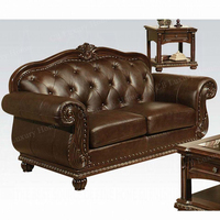 Ensemble de salon de luxe en cuir véritable sculpté à la main, table basse et table d'appoint américaine en bois incluses