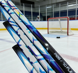 Bâton de hockey sur glace en fibre de carbone de niveau supérieur, couleur classique bleu et blanc - Product Image 1