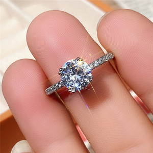 Elegante Anello in Zircone Tonalità Platino, Gioiello Minimalista Classico da Donna, per Fidanzamento, Uso Quotidiano, Regalo - Product Image 5