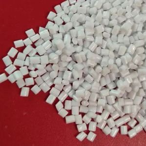 Gránulos de resina plástica de alto grado para moldear botellas de agua PET - Product Image 2