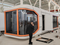 Petite maison modulaire en verre de luxe-Maison conteneur préfabriquée pour villas hôtels avec moulage de toit en triangle Inspiré de la cabine Apple