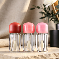 Tube de brillant à lèvres vide de 4 ml avec capuchon en forme de champignon mignon, contenant transparent en plastique avec grand applicateur, flacon cosmétique pour gloss à lèvres avec logo personnalisé