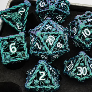 Bán Buôn 7Pcs Bạc Đa Diện Hollow Kim Loại <span class=keywords><strong>Dice</strong></span> Set Cho Dungeons Và Con Rồng Trò Chơi Vai Trò Chơi Tùy Chỉnh <span class=keywords><strong>Dnd</strong></span> RPG <span class=keywords><strong>Dice</strong></span> Set - Product Image 5