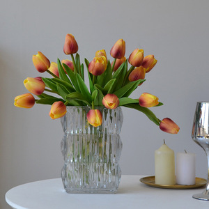 Ramo de Flores de Tulipán Artificiales Realistas al por Mayor IJ037, de PU, Impermeables, de Larga Duración, para Decoración de Bodas, Hogar, Bailes y Fiestas - Product Image 3