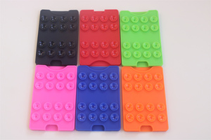 Support de téléphone adhésif Design D avec ventouse pour cartes, compatible 3 cartes, portefeuille de téléphone en silicone, accessoire de téléphone adhésif robuste - Product Image 2