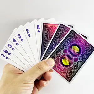 Gratis sampel Barcode hitam emas Foil kartu bermain Logo kustom cetak kasino plastik Poker kartu bermain