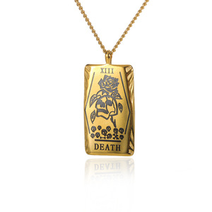 Nouveau collier pendentif carré en acier inoxydable au design épuré, style Tarot, pour hommes et femmes - Product Image 1