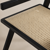 Chaise de salle à manger moderne en bois massif avec structure en bois d'hêtre et de caoutchouc, dossier et accoudoirs en rotin pour la maison, le bureau et l'hôtellerie
