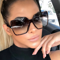 Lunettes de soleil tendance pour hommes et femmes, surdimensionnées, carrées, pour le surf, la plage, les activités de plein air, avec protection UV400, monture en PC et verres dégradés