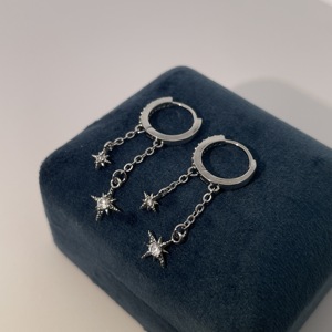 Boucles d'oreilles classiques et élégantes pour femmes Tianyu Gems, en laiton plaqué or, avec pierre en zircon cubique blanc, taille brillante, en forme d'étoile - Product Image 3