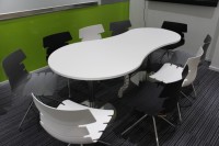 Petite table de conférence en mélamine, bureau de réunion pour projet de bureau commercial, fabricant sur mesure