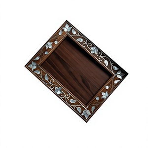 Cadre photo mosaïque en bois et nacre fait main exclusif, support d'affichage décoratif de luxe pour salon, chambre à coucher - Product Image 1
