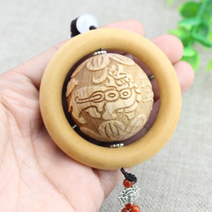 Pendentif porte-bonheur en bois de cyprès vieilli, breloque à pompon de 40 mm pour décoration de rétroviseur de voiture, unisexe, à porter au quotidien - Product Image 3