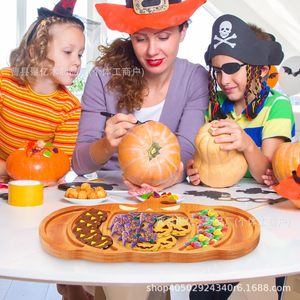 Bandeja de madera con forma de calabaza de Halloween para servir frutas, queso y aperitivos en fiestas - Product Image 3