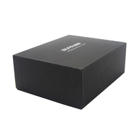 Boîte cadeau élégante en carton noir avec couvercle et base, finition mate, pelliculée, à gratter, avec logo personnalisé et estampage spécial