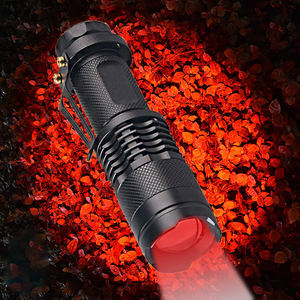 Lampe de poche LED à lumière rouge Ophtalmologie vétérinaire Mini torche rouge zoomable pour l'observation nocturne de la chasse au diagnostic médical - Product Image 2