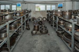 Chauffeur de vin de <span class=keywords><strong>harpe</strong></span> poussant le service de vin Hôtel Trolley Restaurant Deux étages Livraison de luxe Redwood Classic Gold 10L Capacité Voiture - Product Image 5