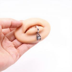 Accesorios Cold Wind Neutral Piercing: Anillos para Labios y Nariz de Acero Inoxidable 316, Impermeables, Hipoalergénicos, con Colgante de Diamante Araña - Product Image 6