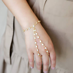 Joyería <span class=keywords><strong>de</strong></span> compromiso <span class=keywords><strong>de</strong></span> boda europea para <span class=keywords><strong>mujer</strong></span>, cadena <span class=keywords><strong>de</strong></span> mano <span class=keywords><strong>de</strong></span> moda, cz, estación, declaración, <span class=keywords><strong>Plata</strong></span> chapada en oro, cz, brazalete esclavo - Product Image 3