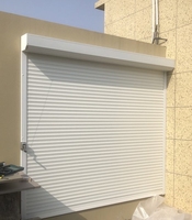 Fenêtre de volet roulant électrique télécommandée en alliage d'aluminium de conception moderne à l'épreuve des ouragans pour la surface finie de Vila