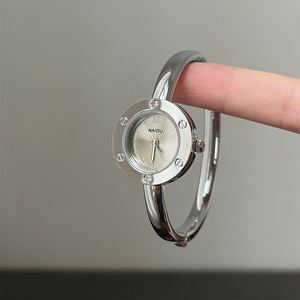 Nuovo Orologio <span class=keywords><strong>da</strong></span> <span class=keywords><strong>Donna</strong></span> <span class=keywords><strong>Vintage</strong></span> 2026, Semplice Orologio a Bracciale Dorato, Stile Alla Moda, Individualista, Romantico e Trendy di Alta Gamma - Product Image 5