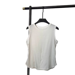 Chaleco sin mangas para mujer SUHE TS-018, de algodón puro, color liso blanco y negro, corte holgado, informal, para usar como capa base. - Product Image 5