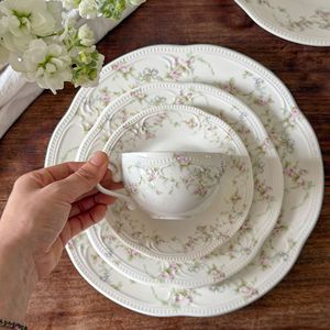 <span class=keywords><strong>Assiette</strong></span> de dîner élégante en porcelaine florale vintage style shabby <span class=keywords><strong>chic</strong></span> 8" 10" et ensemble de tasses et assiettes en céramique superposées pour salade et dessert, idéal pour mariage - Product Image 1