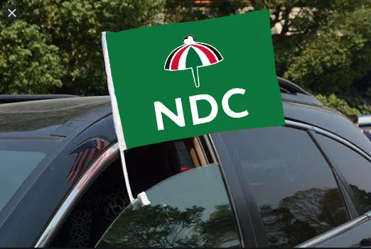 Huiyi ธงซัพพลายเออร์ชั้นนําสําหรับหน้าต่างรถยนต์จีนราคาถูก 100% โพลีเอสเตอร์กานา NDC ธงหน้าต่างรถยนต์พร้อมฐาน