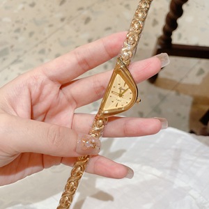 Orologio da donna retrò in oro con movimento al quarzo, quadrante dalla forma unica, stile avant-garde e lusso leggero, cassa robusta in lega - Regalo perfetto - Product Image 4