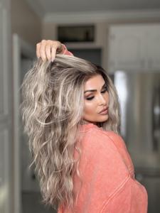 Perruques frontales en dentelle 13x4, blond cendré avec mèches, en fibre Futura, prix abordable, taille moyenne, ondulations lâches, longueur 20 pouces, résistantes à la chaleur - Product Image 4