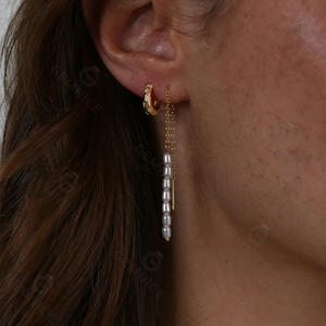 Boucles d'oreilles clous Gemnel délicates en perles d'eau douce ovales verticales, avec chaîne fine en argent 925, style minimaliste, pour superposition - Product Image 6