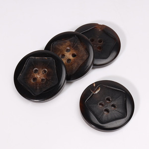 Nhà Sản Xuất Bán Buôn Kích Thước Tròn May Trên Snap 4-Lỗ Ox Sừng Người Đàn Ông Nút - Product Image 4