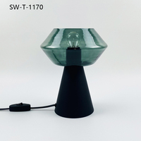 Lampu Meja Bar LED Nordik Modern untuk Restoran, Hotel, Lampu Meja Besi Metal, Lampu Meja LED Desainer untuk Kamar Tidur dan Ruang Baca