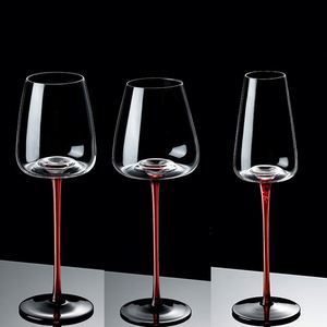 Verres à vin rouge en cristal de luxe modernes à grande capacité, modèle Tulip Black Tie, avec pied rouge et base noire - Product Image 1