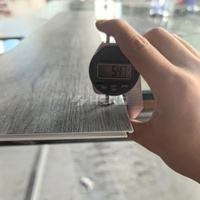 Plancher en vinyle SPC à clipser en gros, plancher SPC avec noyau IXPE pour salon
