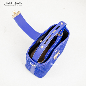 जिली कजा लक्जरी महिलाओं के बकेट बैग को कस्टमाइज़ क्लास की मुख्य फीमे सीक्वेंस चेन सजावट हैंडबैग तैयार - Product Image 5