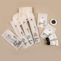Kit d'articles de toilette jetables bon marché pour hôtel, logo personnalisé, pochette en plastique CPE, ensemble d'articles de toilette pour chambre d'hôtel