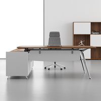 Eleganti mobili da ufficio moderni europei a forma di tavolo da scrivania con gamba in alluminio cromato