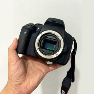 Appareil photo reflex numérique Ca-non EOS 750D d'occasion, 24,2 MP APS-C, objectif 18-55 mm en option, prêt à être expédié - Product Image 1