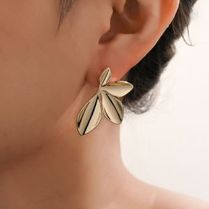 2025ใหม่ต่างหูทองเหลืองเคลือบทอง14K ลายใบไม้แฟชั่นสำหรับผู้หญิง - Product Image 3