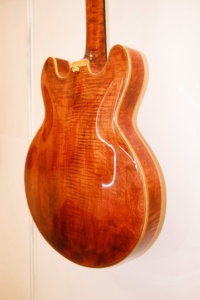 Guitare électrique Yunzhi Luthier artisanale 335 Hollow Body Archtop, table en épicéa massif, dos en érable, touche en ébène, finition brillante, personnalisée - Product Image 6