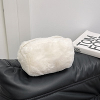 Sac à cosmétiques en peluche douce de grande capacité MKW7399, faible MOQ, sac de rangement miniature léger et mignon, trousse à maquillage gonflée avec fermeture éclair