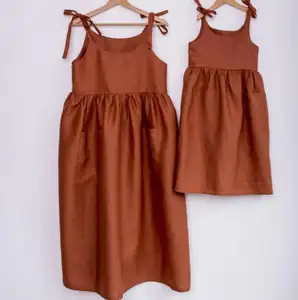Top prodotti di vendita di nuovo modo di piccolo cotone della ragazza di estate del vestito di lino con tasca